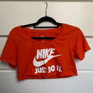 cropped nike tee